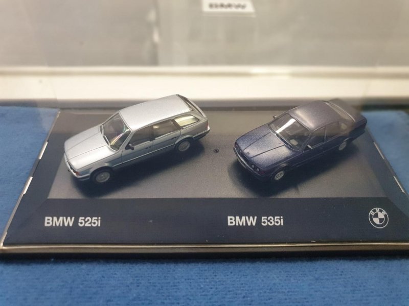Miniatur M1:87 BMW 525i 535i E34 2er-Set